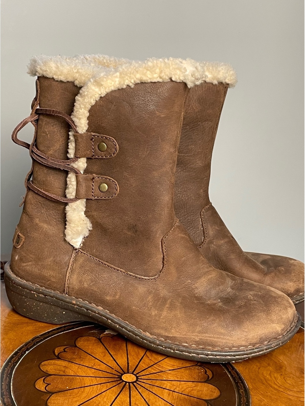 UGG Akadia Leather Shearling Winter Boots Women’s Size 9 Brown Buckle Mid-Calf